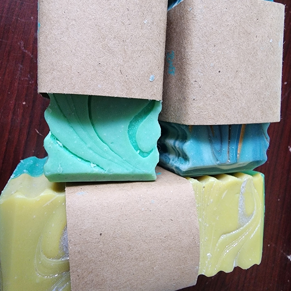 Aloe & Clover, Magnolia, and 5 O'Clock Soap Set. - Picture 7 of 14
